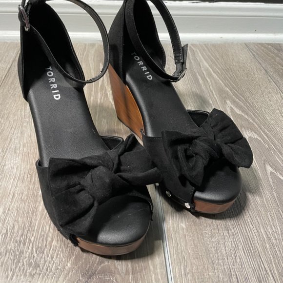 TORRIF Black Knot Bow Wood Womens Platforms - Picture 2 of 11